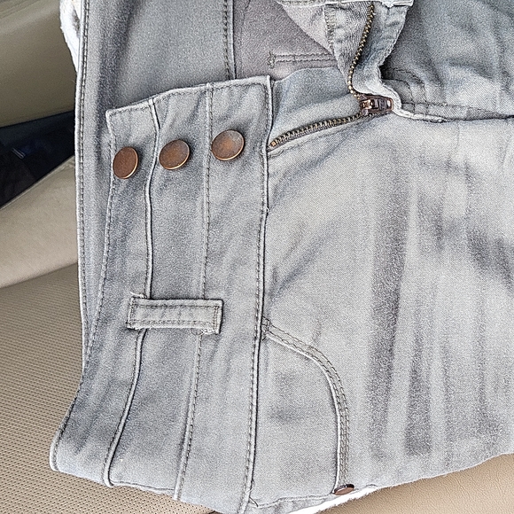 Pants - Picture 3 of 4